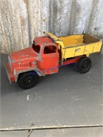 Hubley dump truck (red/yellow), 10"L