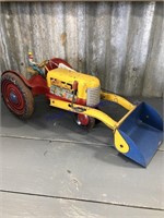 Marx 1940-50 tin tractor w/ loader, 17"L