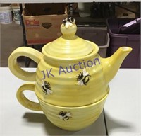 Bigelow Bumblebee tea set