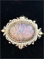 SPECKLED, SPARKLY OVAL BROOCH SURROUNDED BY PEARL