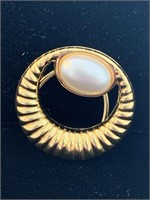 ROUND GOLD PEARL TYPE CLIP BROOCH;  1 1/4 INCH