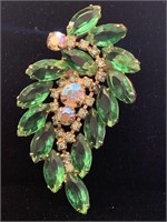 GREEN CRYSTAL AND 3 IRIDESCENT TYPE STONES BROOCH