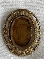 VINTAGE AMBER LADY CAMEO BROOCH PIN