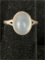 STERLING SILVER RING W/ OVAL CLEAR STONE TYPE