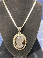 STERLING NECKLACE WITH BLACK AGATE PENDANT