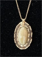 18 INCH GOLD NECKLACE W/ OVAL STONE PENDANT
