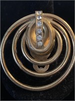 ,LISNER,? ROUND CLIP ON BROOCH WITH 6 CLEAR STONE