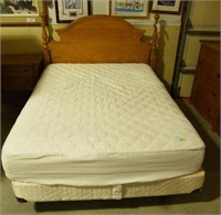 Lot #3036 - Contemporary oak queen size bed