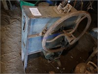 Hand corn sheller w/ electric motor