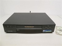 Samsung VR5706 VCR - Powers On - Not Tested
