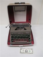 Vintage Royal Quiet De Luxe Manual Typewriter