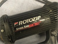 RotoZip Spiral Saw Scs01 with Atatchments