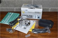 NIKON 500 CAMERA IN BOX LOOKS TO BE NEW