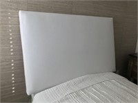 FULL FLOATING HEADBOARD