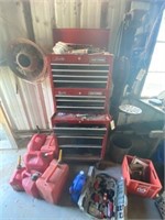 Craftsman Roll around tool box, contents not inclu