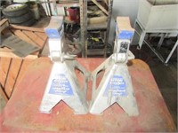 2 Goodyear 6 ton Jack Stands