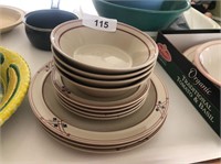 Epoch Korea - (4) Bowls, (4) Dessert Plates +