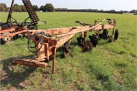 IH 5 F SEMI MOUNT PLOW WITH PACKER HITCH
