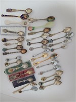 33 Collector Spoons (1 The Birth ofPrince William)