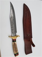 Damascus bladed hunting knife with elegant brass e