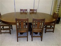 ROUND OAK DINING TABLE W/ 6 CHAIRS