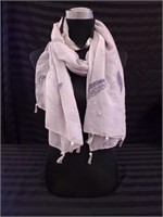 SCARF WITH GREY FEATHER MOTIF AND A SILVER TWIST