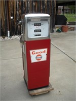 1963 Good Gulf gas pump. Model 52-1