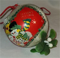 3" Mistletoe Kissing Ball Ornament