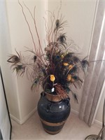Black & Gold Ceramic Vase With Neverdies/Feathers