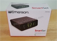 Emerson Smart Set Dual Alarm Clock Radio