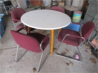 table w/chairs
