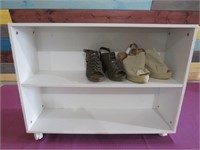 SHOE RACK ON WHEELS WITH 2 PAIRS OF SZ 7 SHOES
