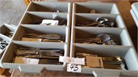 251 pieces assorted cutlery and 2 trays