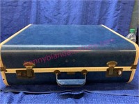 Vintage Towncraft blue suitcase (hard shell)