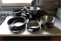 GROUP OF COOKWARE