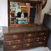 Dresser w/7 Drawers & Mirror