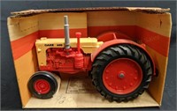 Case 600 Ertl 1/16 Scale Toy Tractor In Original B