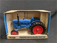 Fordson Super Major Tractor 1/16 Scale NIB