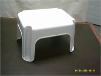 Rubbermaid Step Stool - Rated 300 Lbs