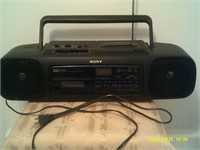 Portable Sony CFD-5 CD/Radio Cassette Player