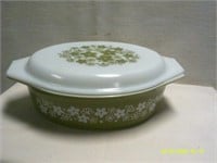 Green Oval Pyrex Dish with Lid - 10 x 8