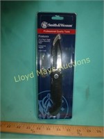 Smith & Wesson Liner Lock Clip Knife - NEW