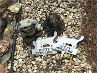GARDEN FROGS AND KITTY CROSSING SIGNS
