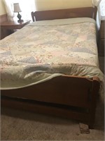 FULL SIZE MAPLE BED W/MATRESS AND BEDDING