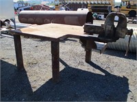 Metal Work Table w/Vise