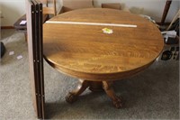 Oak Pedestal Table w/lions feet, 3 leaves