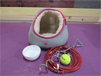 PET BED WITH ACCESSORIES