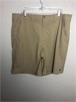 Men’s under Armour khaki shorts