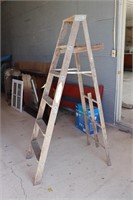 5' Wood step Ladder