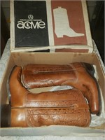 Women's vintage ACME 6.5 E boots.